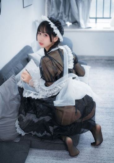 脱了她裙子摸进她的内裤亲吻网站