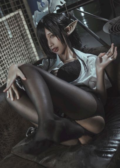 美女扒开粉嫩的尿囗给男生桶小说